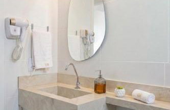 Apartamento novo com piscina 2 quartos self check-in perto do shopping - Foto 19