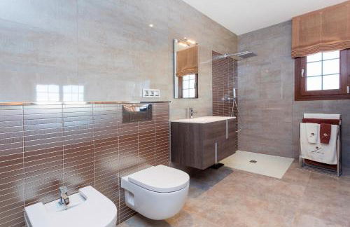 Villa near ibiza Town Sleeps 14 - Foto 24