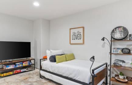 Scenic North Shore Stay w Games Near Snow Summit Lakeview Lodge by AvantStay - Foto 38