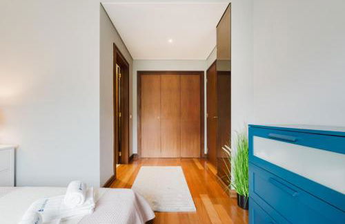 Elegant Riverfront Flat | Pool & Sports by Host Wise - Foto 14