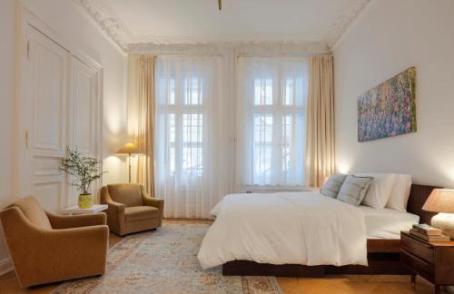 KuDAMM Charming Old Home,4-9 ppl,Family Friendly,Wifi,Savignyplatz - Photo 1