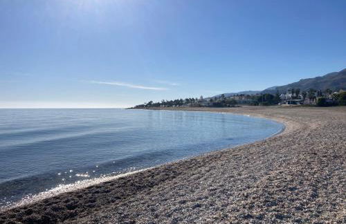 2 Bedroom Apartment with Sea Views - Foto 12