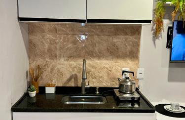 Apto com piscina e garagem para até 04 hóspedes perto SSA Shopping - Foto 20