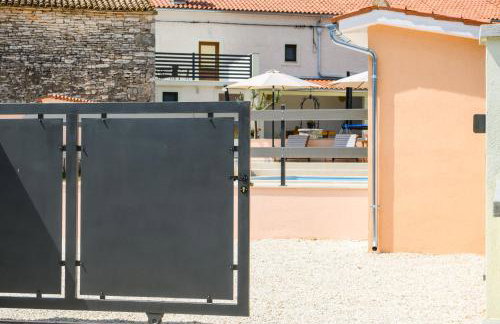 House Angela with private pool, private parking, wi-fi and fully fenced garden - WiiBuk - Foto 52