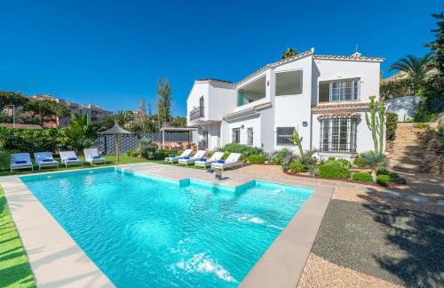 VACATION MARBELLA I Villa Azahar Retreat, Paradise for Golfers, Private Heated Pool, Close to the Best Beaches and High-end Restaurants - Photo 2