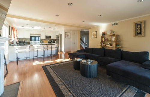 Beautiful Monterey Park Home With a View, Backyard and BBQ - Foto 32
