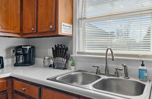 ~Spacious / Cozy / Sleeps 8+ Near MTSU and Siegel - Foto 35