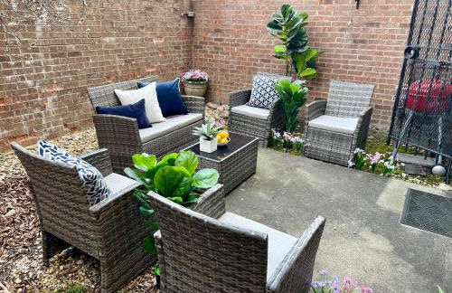 4 Bedroom Home in Best Location Parking Fireplace Back Yard Pets Welcome - Foto 3