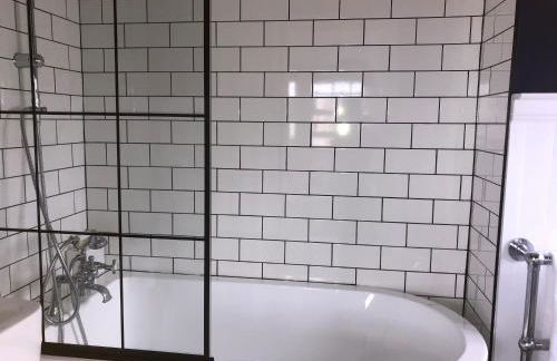 SEAFRONT SANCTUARY Beautiful Art Deco Apartment with Stunning City & Sea Views - Foto 7