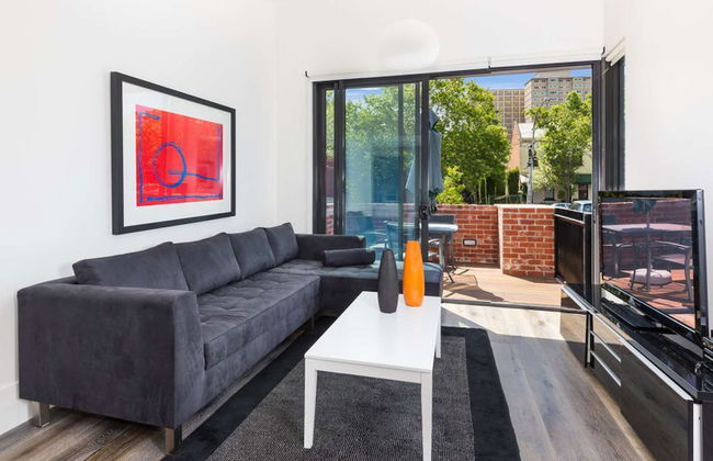 Class, Style and Location in Carlton - Photo 1