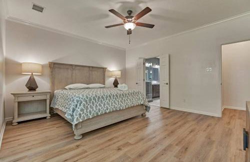 New!4BR with Easy Access to all Woodlands Amenities - Photo 17