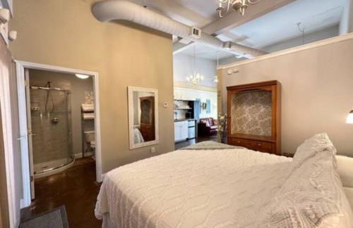 Haven at Hazel~Downtown Bungalow - Foto 15