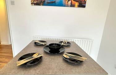 Stylish Waterfront Apartment - Photo 9