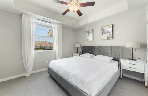 Designer Apt with Jacuzzi, Pool & Mountain Views - Foto 23