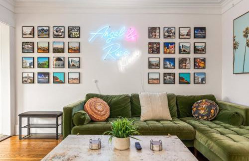 Los Angeles charming big house, king bed, parking, EV - Photo 1