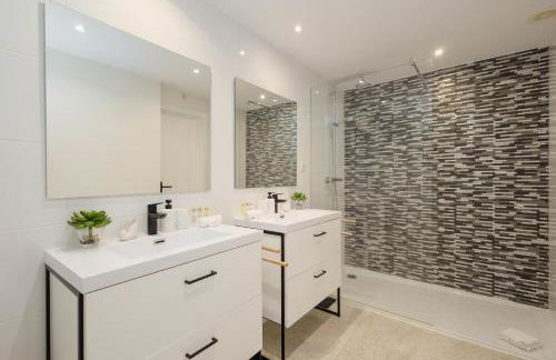 Townhouse in first line beach, Bahia de Marbella, Marbella - Photo 14