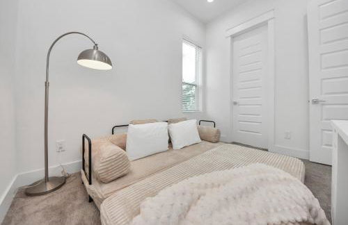 Stylish & Spacious 3BR Gem With Hot tub Near Downtown - Foto 30