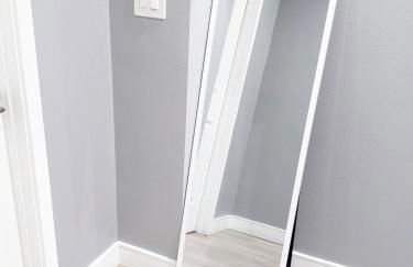 Lucky Charm 4 Bedroom Mid-City Apartment - Photo 43