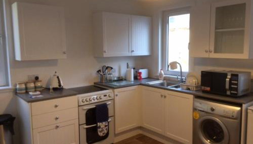 Centrally located 2 bed modern flat with harbour views - Foto 3