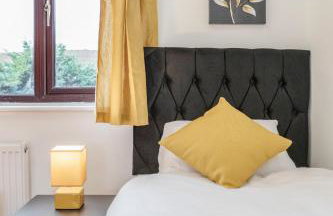 Lovely House in Dagenham / Barking with free parking, WiFi & Garden - Foto 9