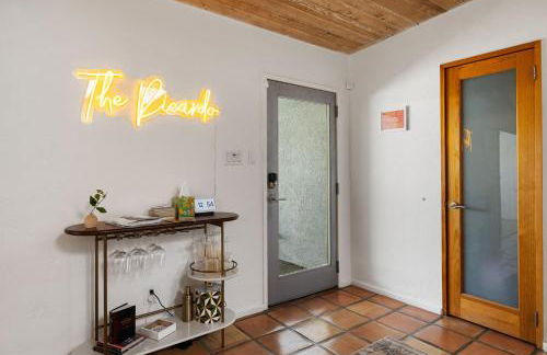 The Ricardo! Mid-Century Villa with Saltwater Pool - Foto 22