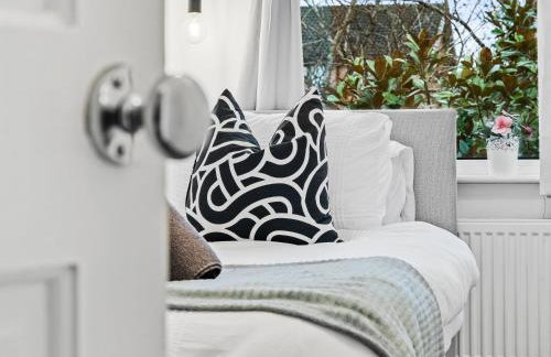 Crew Quarters - Your Ideal Stay in Bury - Photo 32