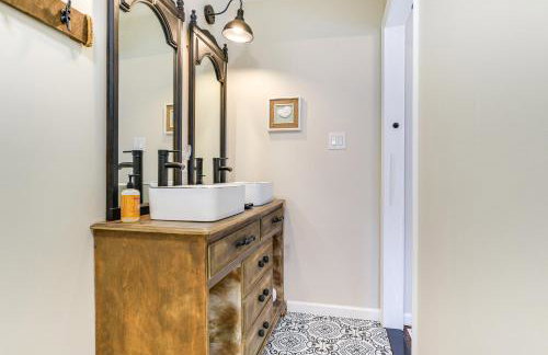 Walk to Town and River Charming Home in North East! - Foto 20