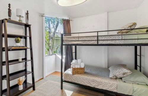 Quiet Home with Spectacular Scenic Mountain Views near Universal Studios Hollywood - Photo 6