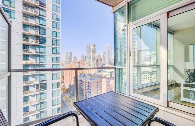 Luxury 2BR Condo - Downtown City Views - Photo 3