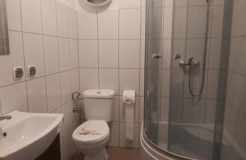 Leśne Zacisze Kretowiny 88 nad jeziorem Narie z własnymi pomostami apartamenty sezonowe lato - Foto 3