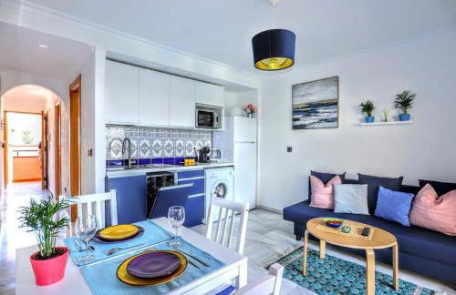 Blue Marine Home - Parking, Pool, AC, WiFi - Photo 9