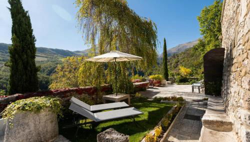 Medieval Tower In Sibillini Mountains Park - Foto 2