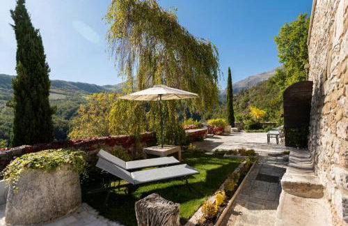 Medieval Tower In Sibillini Mountains Park - Foto 2