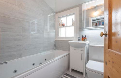 Stylish 3-Bed House in Brentford near Richmond - Foto 22