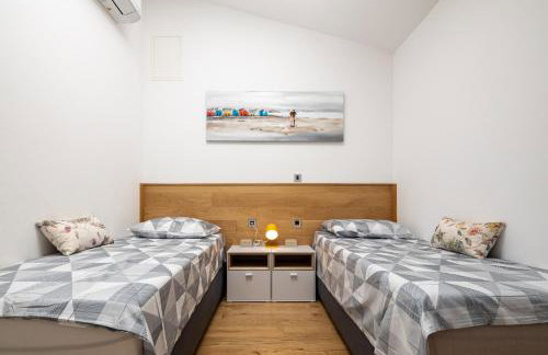 Villa Loni Trogir Marina with great pool and jacuzzi - 3 e-bike free - Foto 24