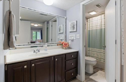 Lakefront Osage Beach Condo + Workspace w/ Pool Views - Foto 26