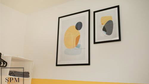 Large 3 Bed House - Long Stays Welcome - Smart TVs in Each Bedroom - Parking - Wifi - Foto 4