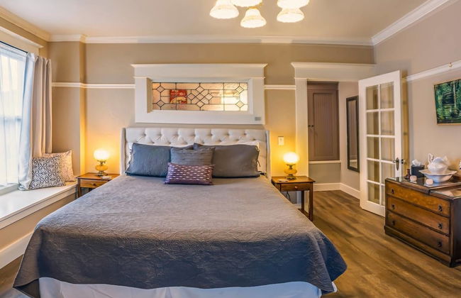 Redtail Suites ~ Entire Home ~ Sleeps 12 ~ Tesla Station - Foto 3