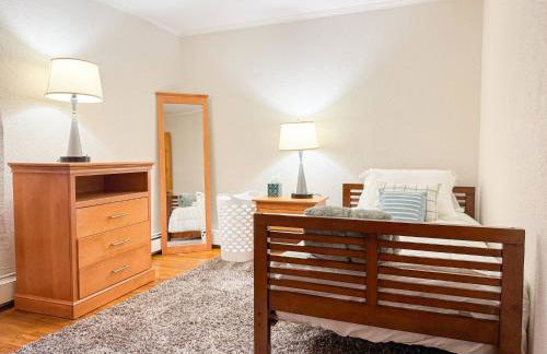 Manchester -Queen beds - Mins to MHT - W/D in Unit - Foto 24