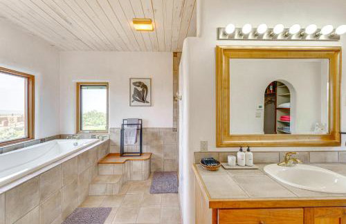 Mtn-View Retreat w/ Hot Tub in New Mexico! - Foto 17