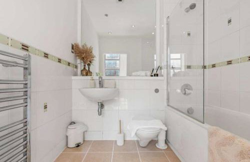 Stylish Jewellery Quarter Apartment with Terrace and Free Parking - Foto 18