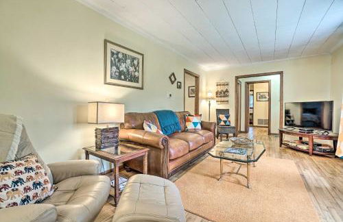 Pet Friendly Home with Hot Tub, Patio and Game Room! - Foto 3