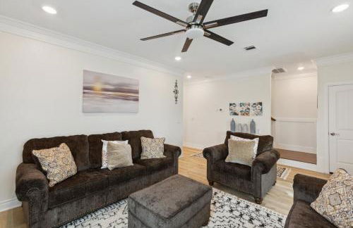 Cozy 3 Bedroom Family Beach Home in Galveston - Photo 3