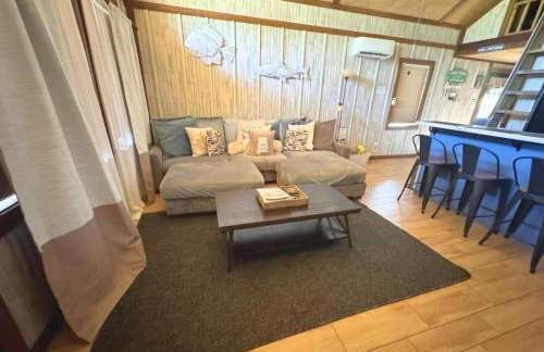 Rustic Chic Alabama Cabin w Loft Fire Pit Pet Friendly Fenced Yard Lake Guntersville - Lucky Lodge - Foto 17