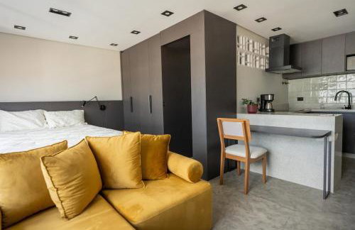 Studio moderno e completo com ótima localização - Foto 6