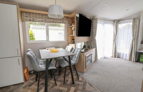 Woodlands Lodge - Photo 10