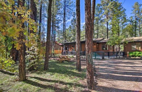 Fireplace, Deck and Grill Pinetop Cabin Rental! - Foto 28