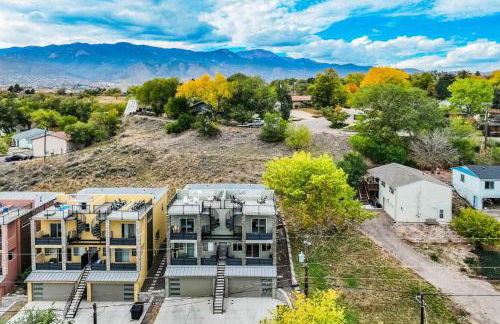 4BD Home w Rooftop Patio Fire Pit & Mountain Views - Foto 54