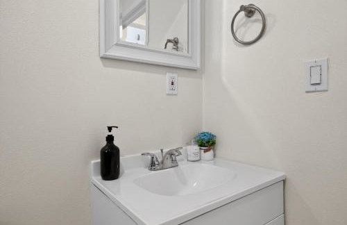 Stylish Home- Mins to St Josephs Hospital & DT - Foto 11