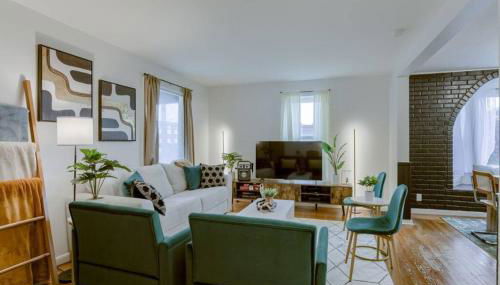 Beautiful - 4bd with Contemporary Interior - Photo 3